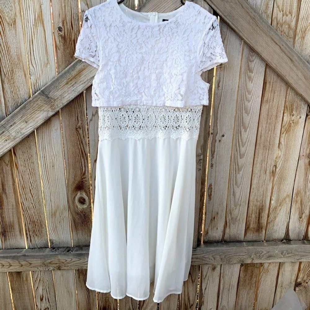 Boohoo dress short sleeve below knee lace size 8